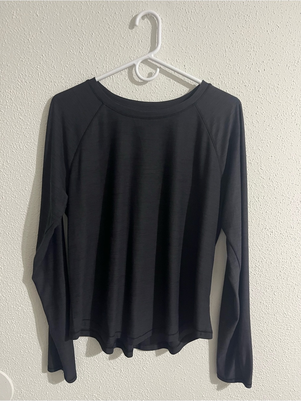 Old Navy Black Long-Sleeve Dry fit active Top